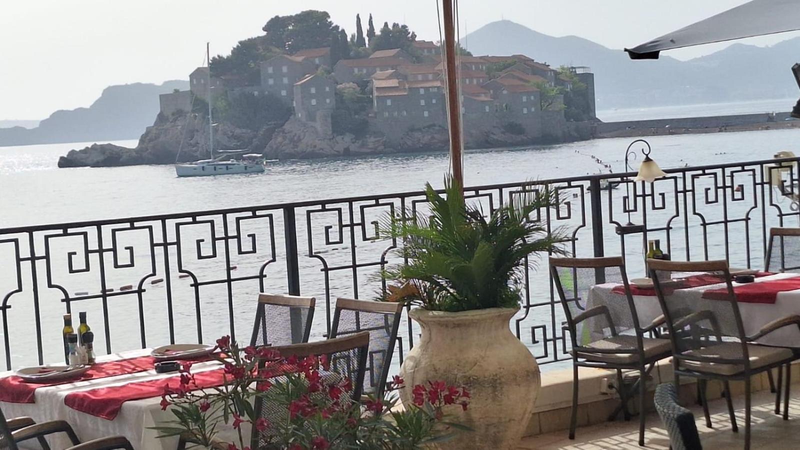 Montesan Luxury Apartment Beach Front Sveti Stefan Exterior foto
